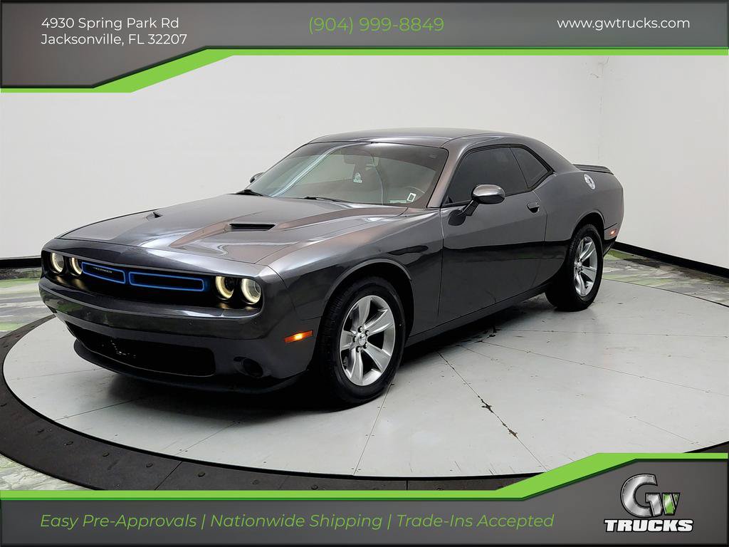 Used 2020 Dodge Challenger SXT RWD image 1