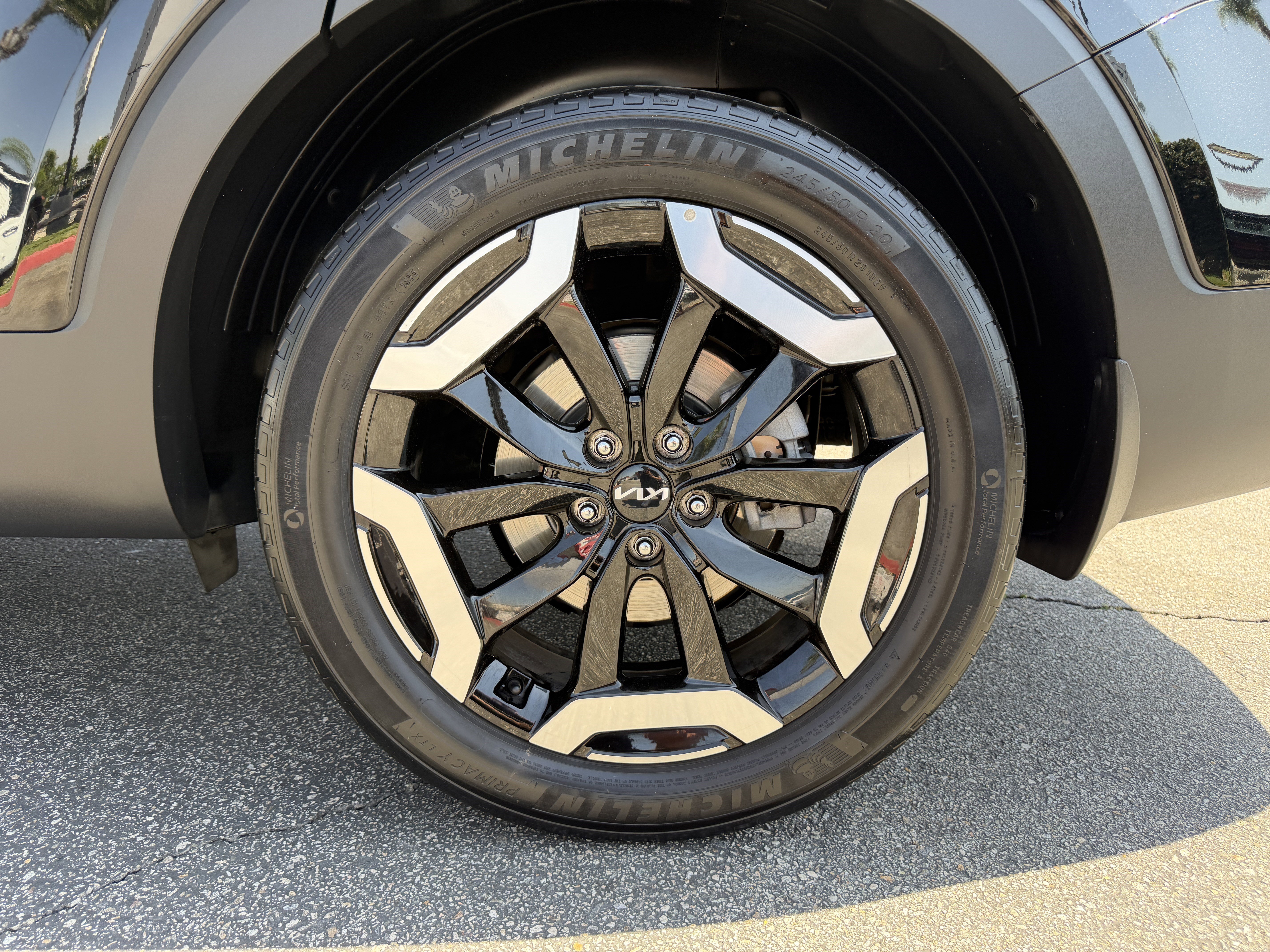 Used 2023 Kia Telluride EX w/ EX Captain's Chair Package image 12