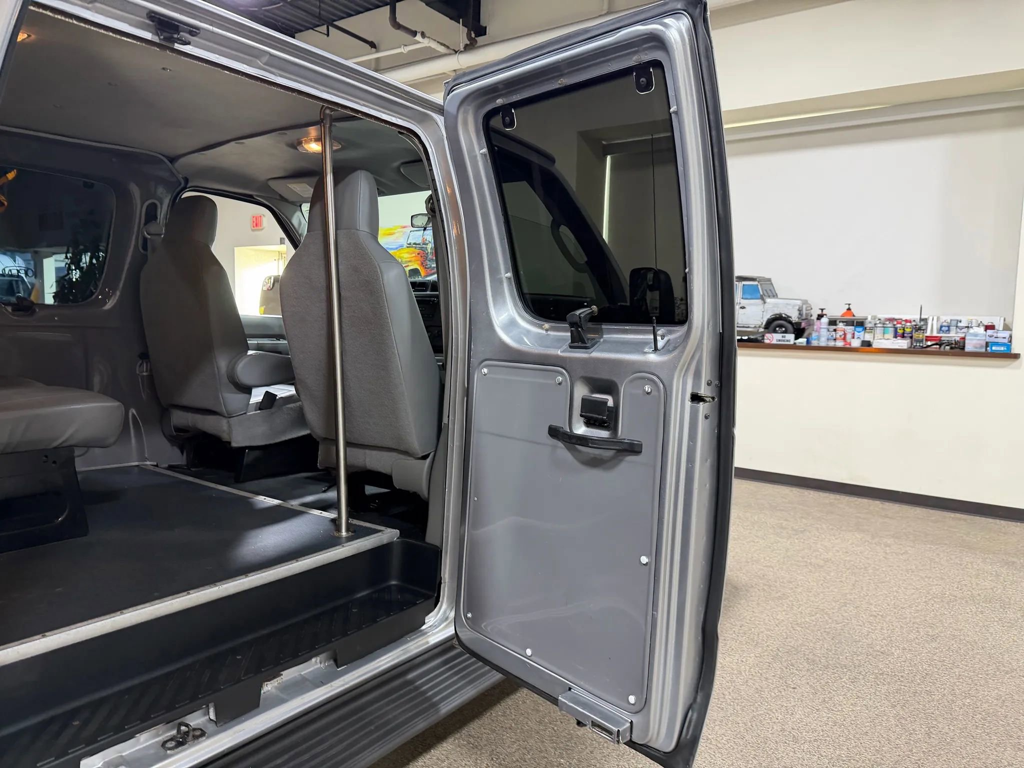 Used 2014 Ford E-250 and Econoline 250 w/ Power Group image 30
