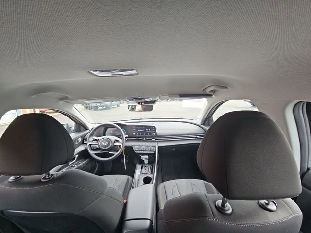 Used 2025 Hyundai Elantra SE FWD image 20