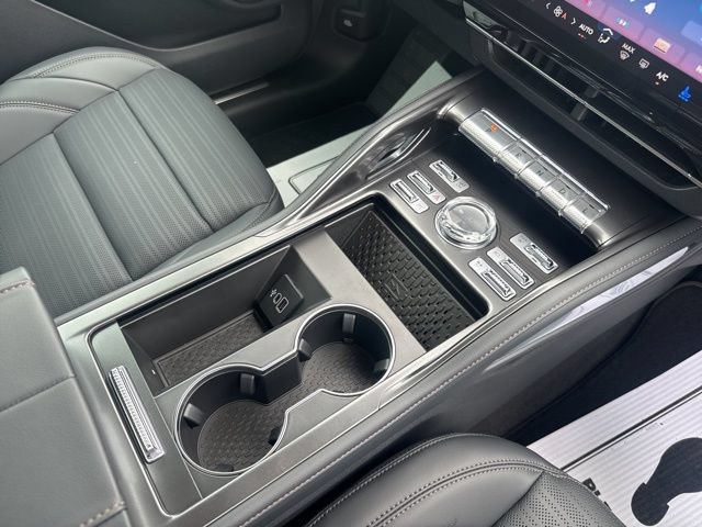 New 2026 Lincoln Nautilus Reserve w/ Jet Appearance Package AWD/4WD image 17