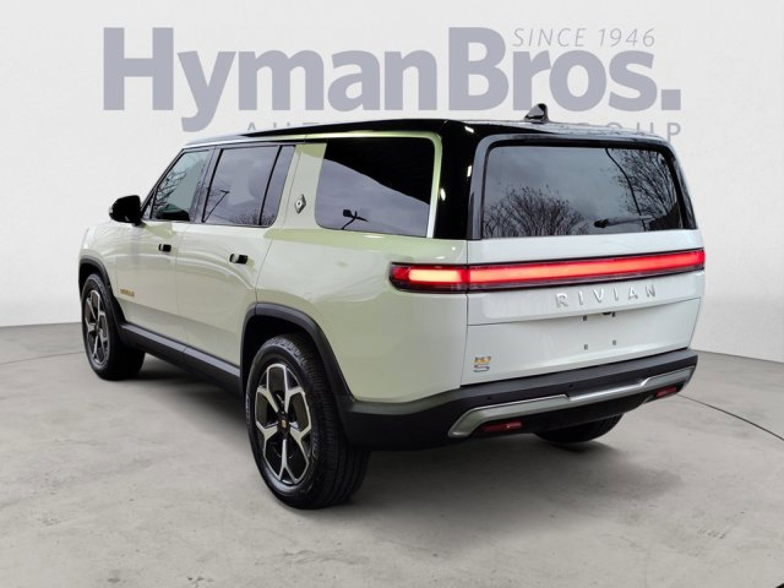 Used 2023 Rivian R1S Adventure AWD/4WD image 5