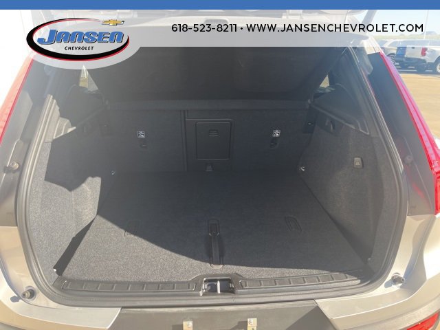 Used 2025 Volvo XC40 B5 Plus image 8