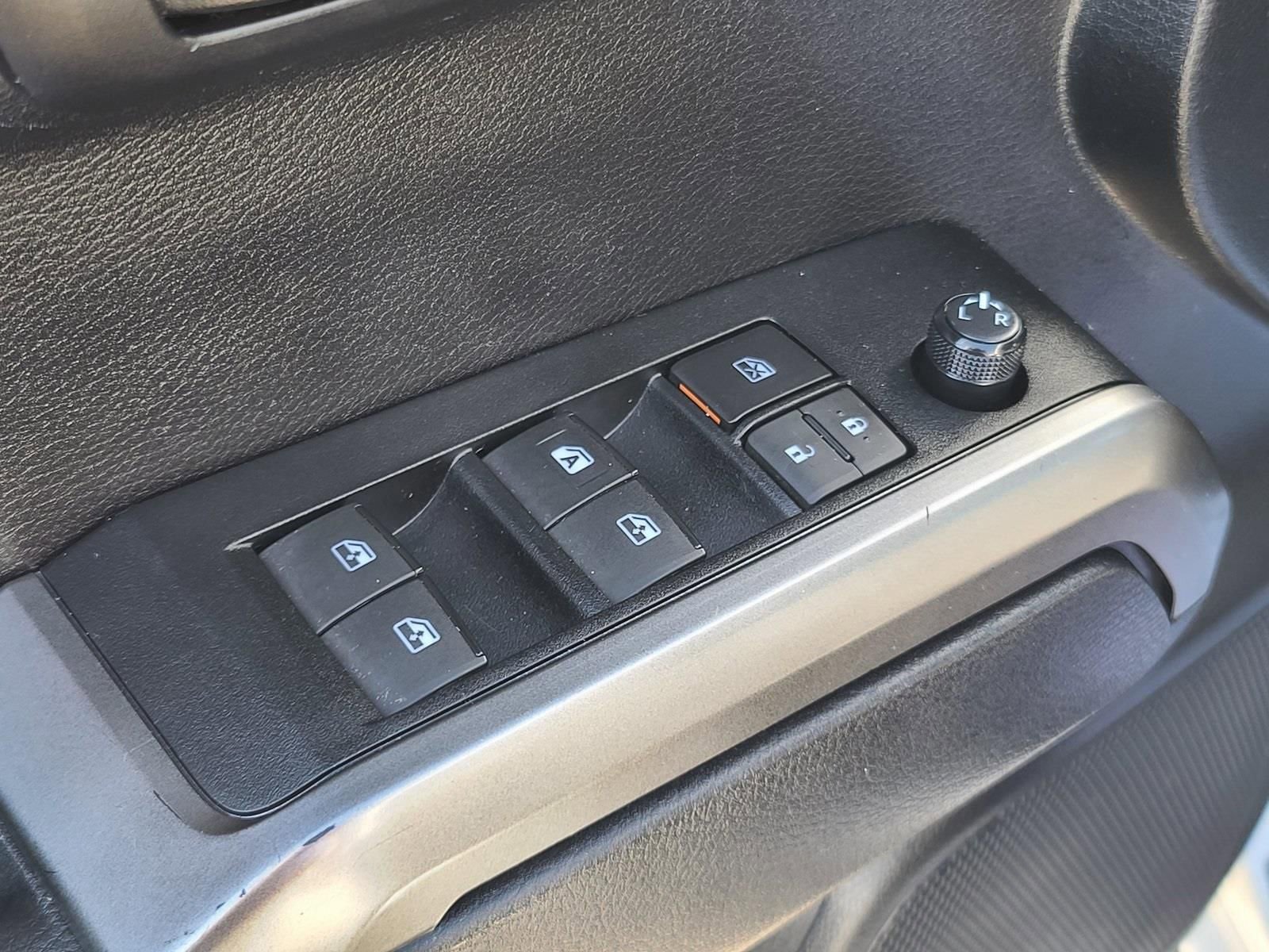 Used 2020 Toyota Tacoma SR5 AWD/4WD image 11