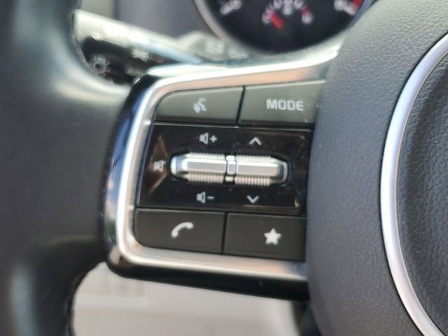 Used 2024 Kia Carnival LX FWD image 13