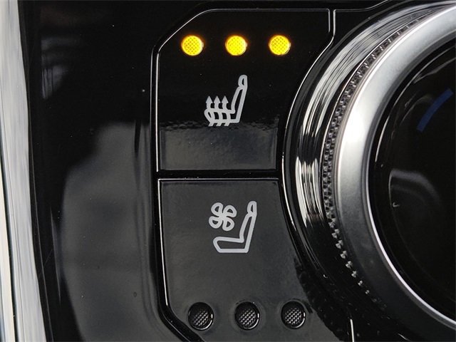 Used 2023 Toyota Highlander L image 6