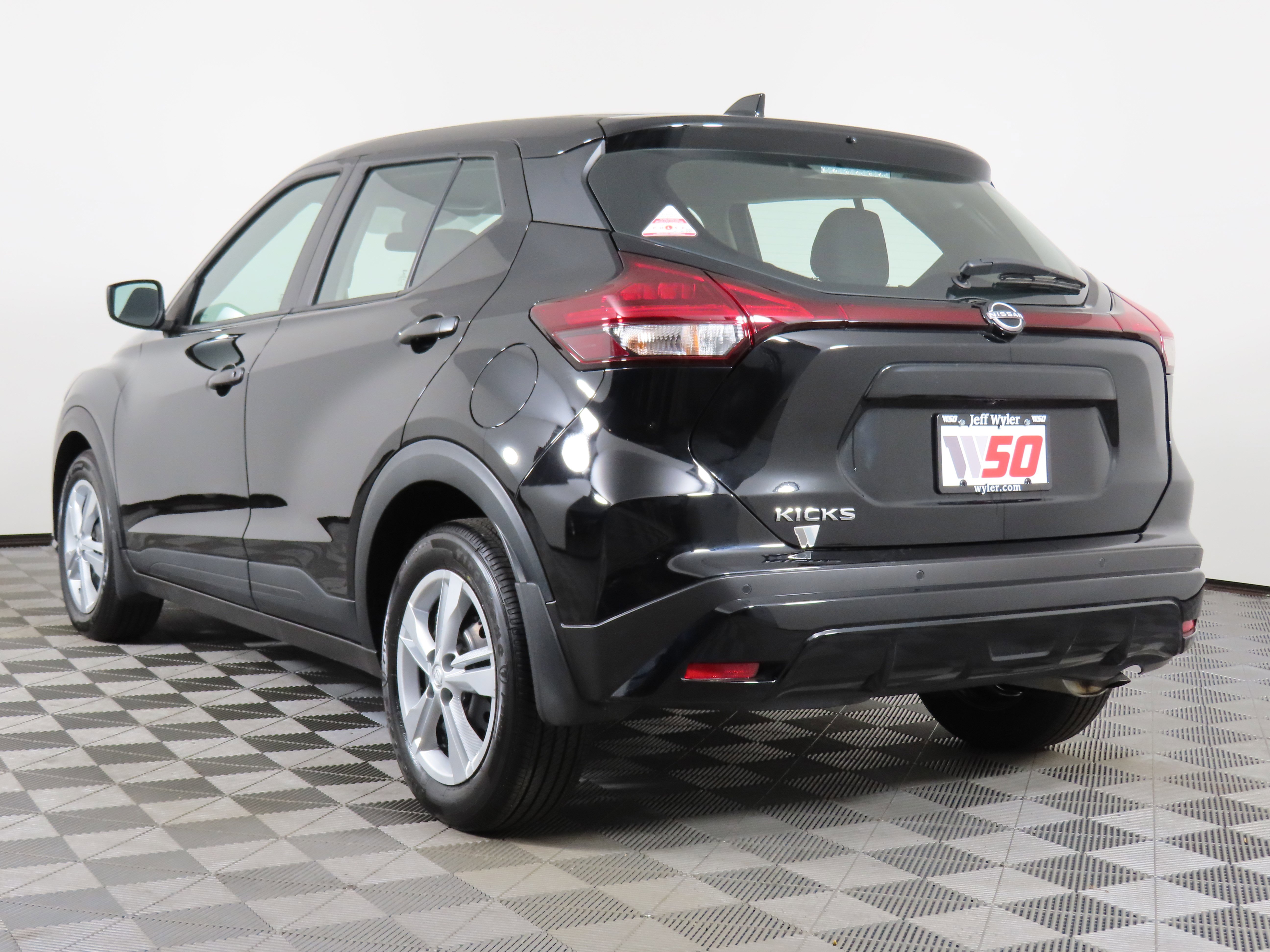 Certified 2025 Nissan Kicks Play S image 36