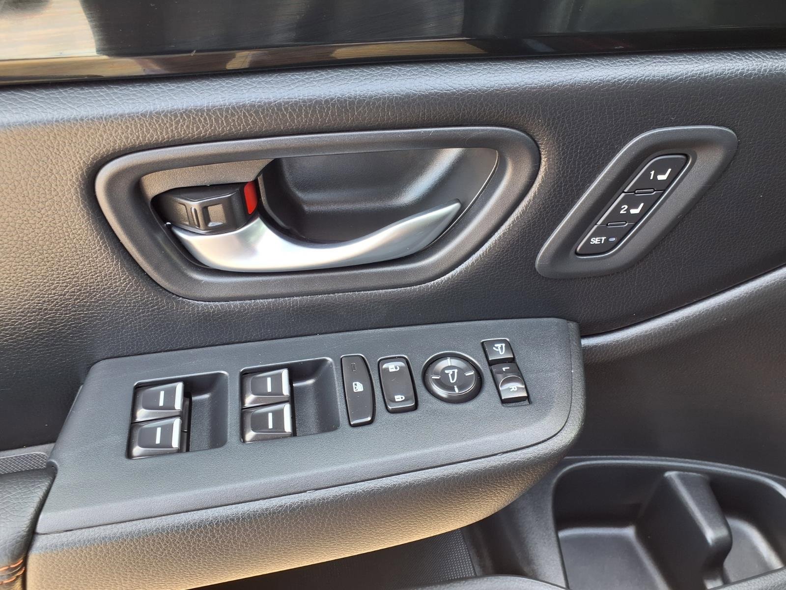 Used 2025 Honda Pilot TrailSport image 23