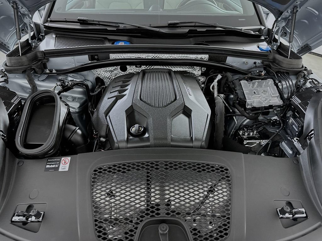 New 2025 Porsche Macan AWD/4WD image 32