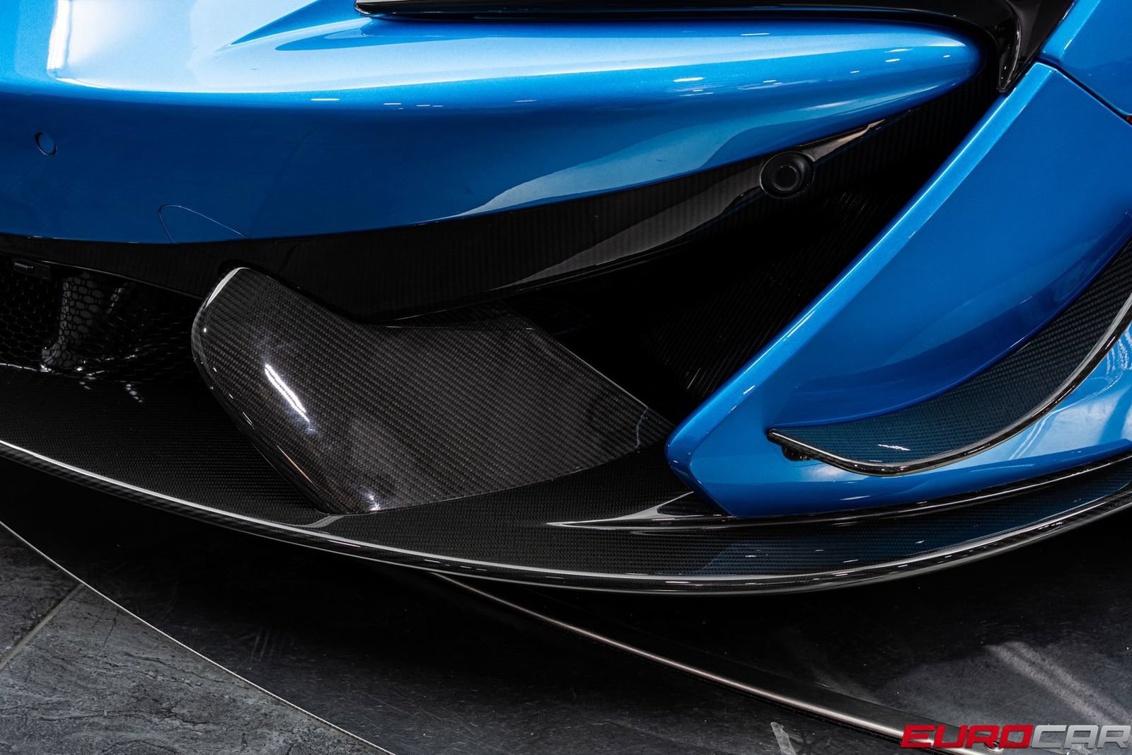 Used 2020 McLaren 620R RWD image 16