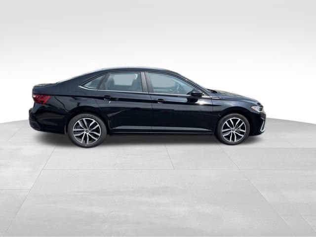 Used 2025 Volkswagen Jetta SE FWD image 8