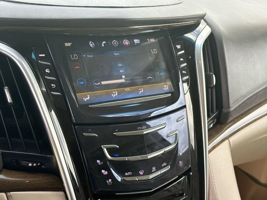 Used 2020 Cadillac Escalade ESV Premium Luxury AWD/4WD image 25