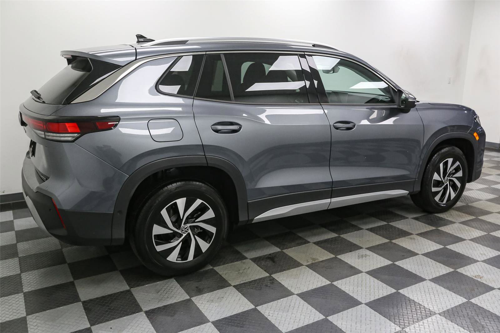 New 2025 Volkswagen Tiguan S image 8