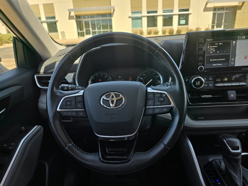 Used 2021 Toyota Highlander XLE AWD/4WD image 29