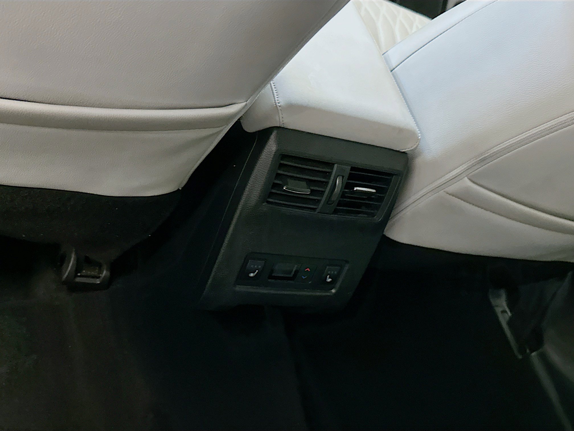 Used 2025 Mitsubishi Outlander SEL image 29