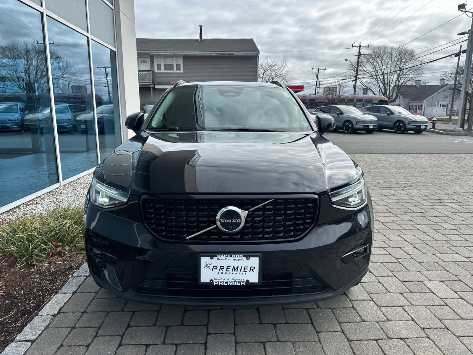 Used 2023 Volvo XC40 B5 Plus w/ Protection Package Premier image 3