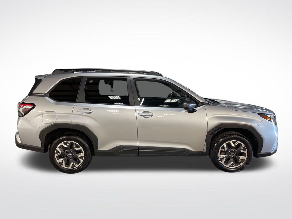 Used 2026 Subaru Forester Premium AWD/4WD image 2