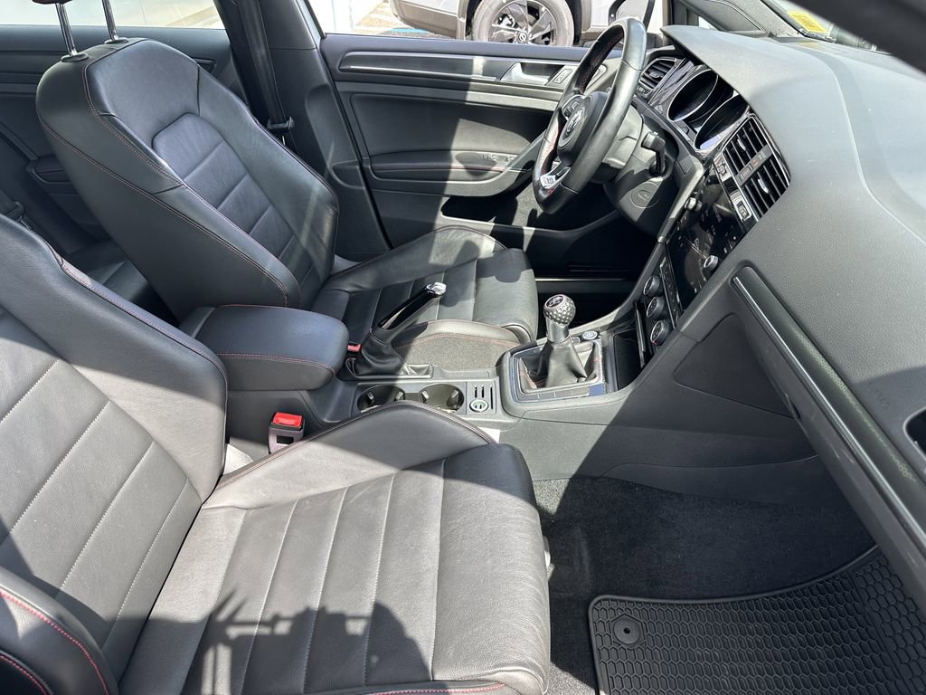 Used 2018 Volkswagen GTI SE FWD image 29