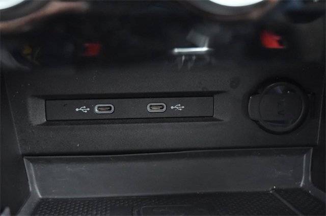 Certified 2022 Volkswagen Taos SEL w/ Panoramic Sunroof Package image 16