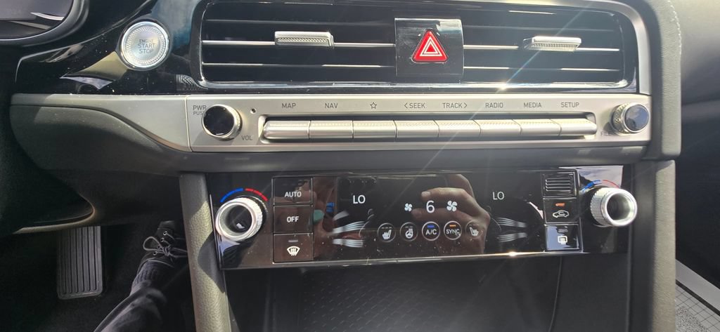 Certified 2026 Genesis G70 2.5T AWD/4WD image 8