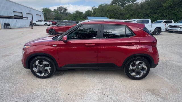 Used 2023 Hyundai Venue Limited w/ Cargo Package FWD image 5