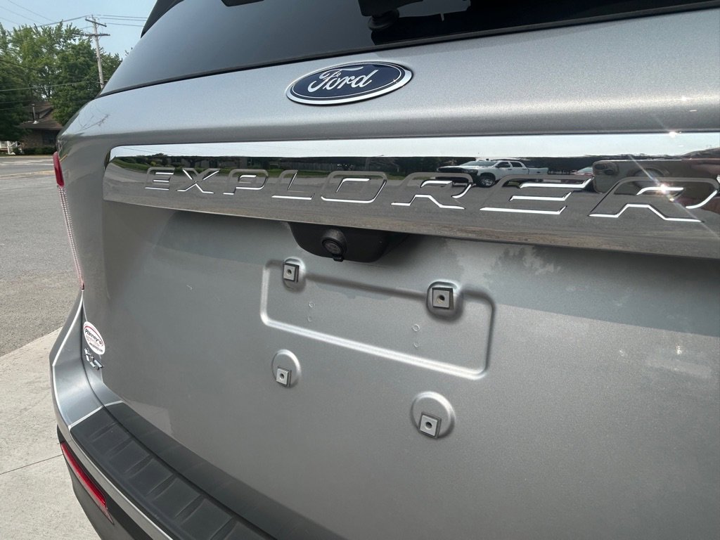 Used 2022 Ford Explorer XLT AWD/4WD image 9