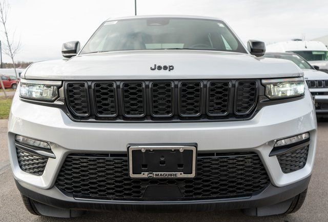 New 2025 Jeep Grand Cherokee Limited w/ Black Appearance Package image 3