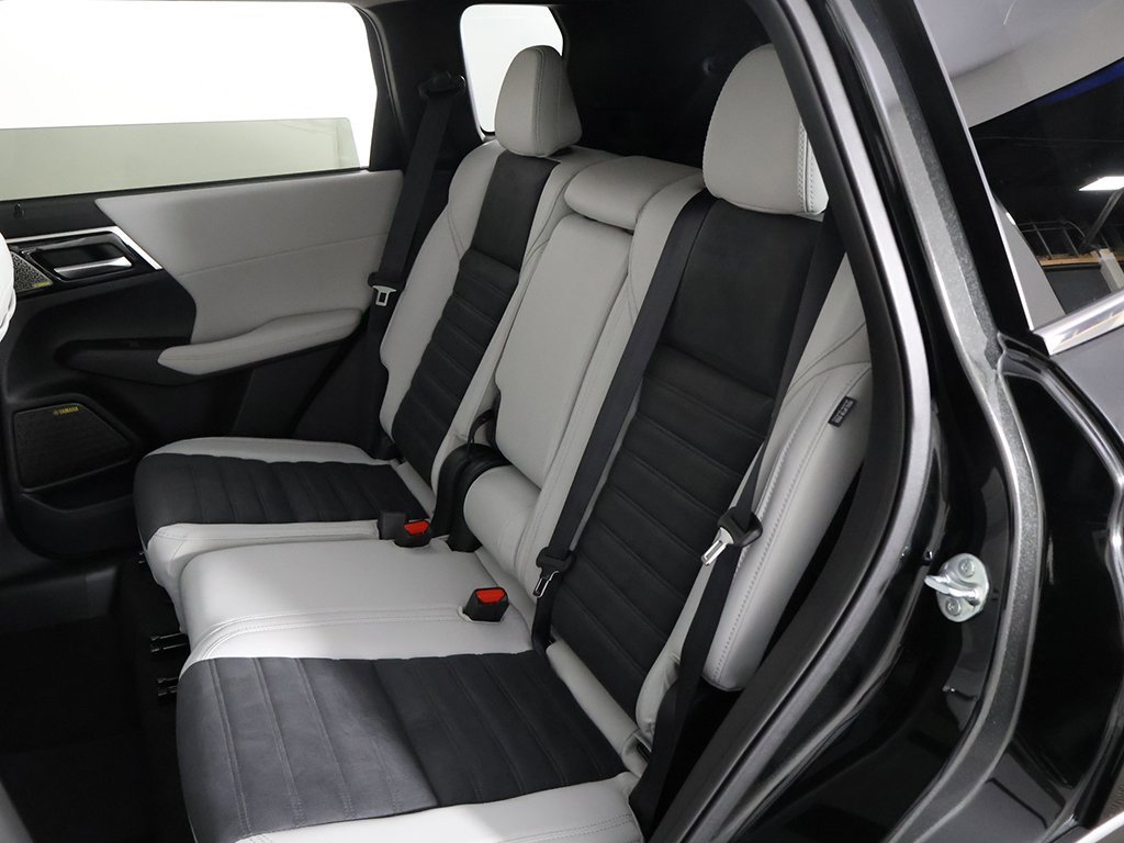 New 2025 Mitsubishi Outlander SE image 34