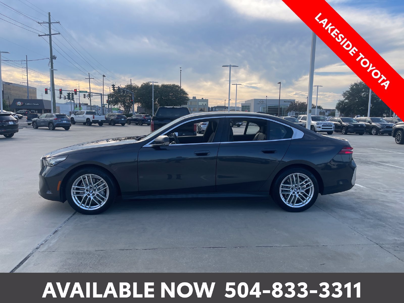 Used 2024 BMW 530i xDrive w/ Premium Package AWD/4WD image 3