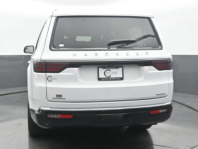 Used 2023 Jeep Wagoneer Series III w/ Preferred Equipment Group AWD/4WD image 5
