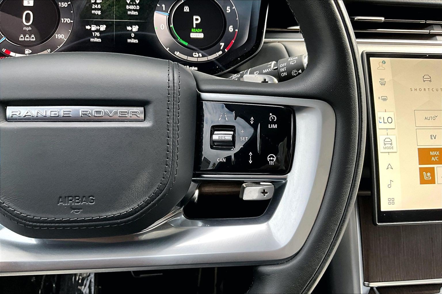 Used 2025 Land Rover Range Rover SE AWD/4WD image 18