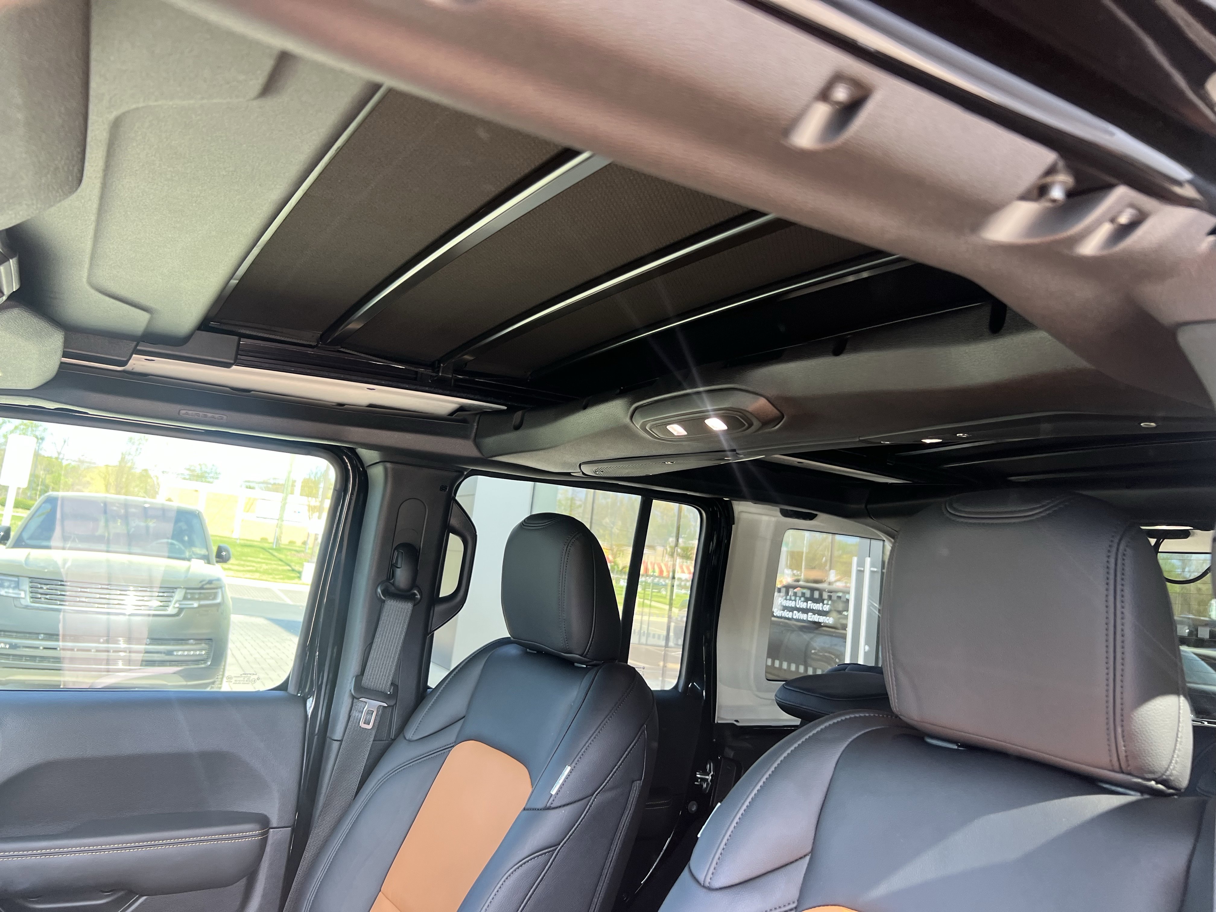 Used 2024 Jeep Wrangler Sahara image 18