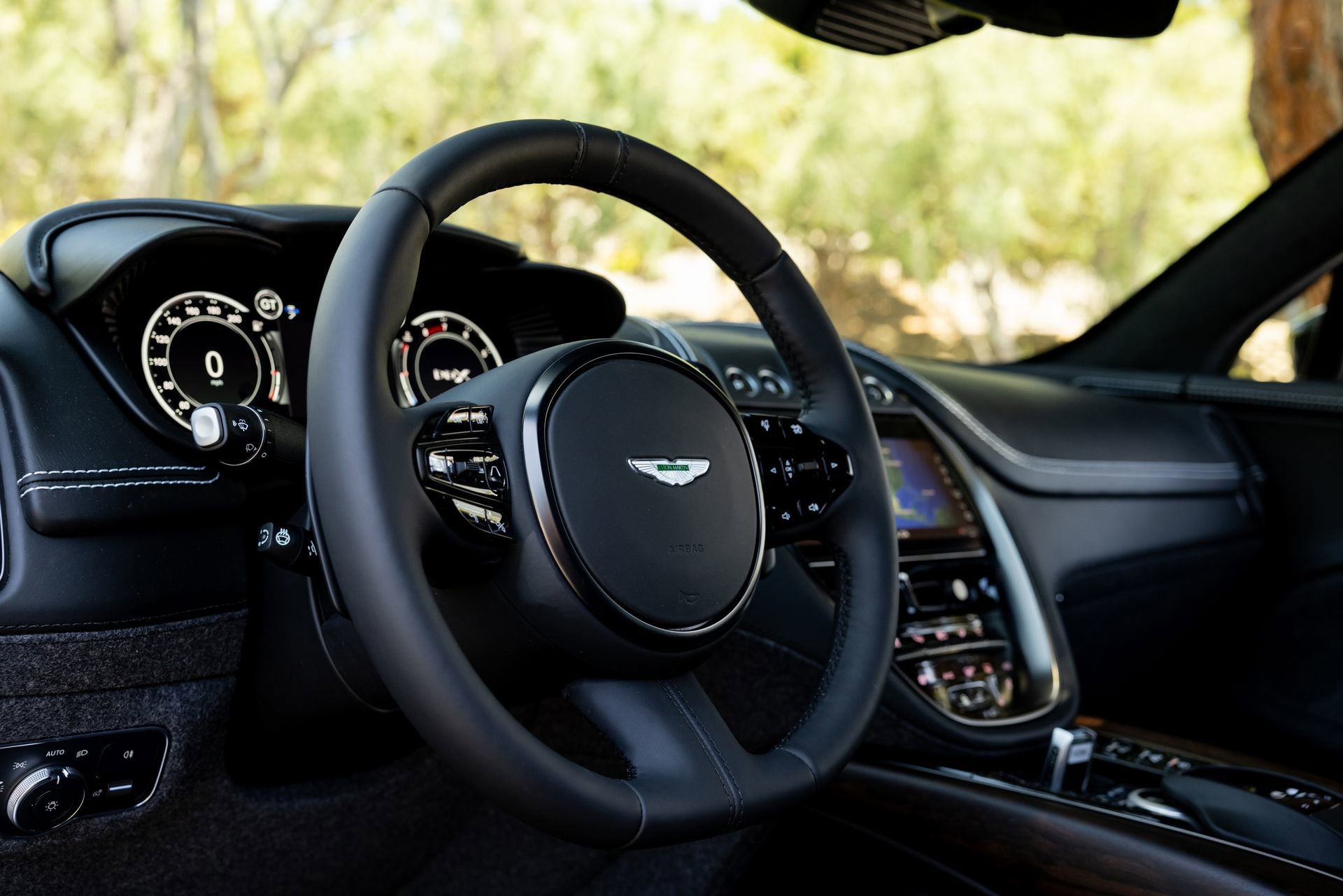Used 2021 Aston Martin DBX AWD/4WD image 12
