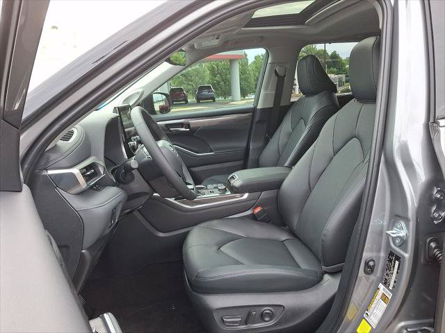Certified 2026 Toyota Highlander Limited AWD/4WD image 13