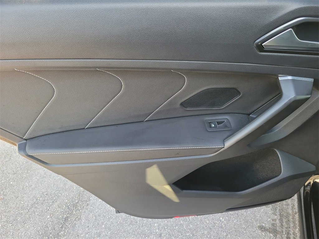 Used 2022 Volkswagen Tiguan SE image 11