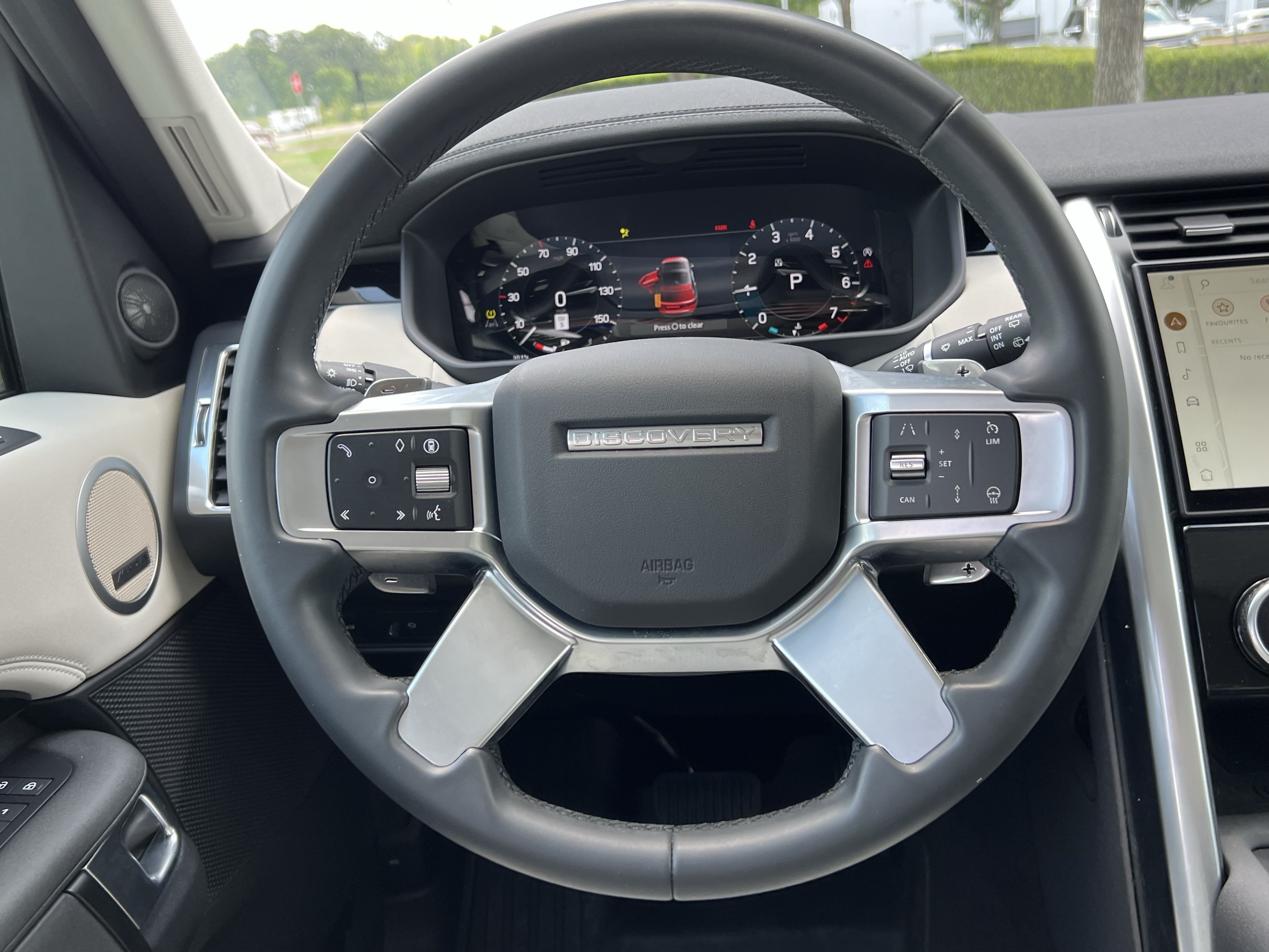 Used 2024 Land Rover Discovery S AWD/4WD image 18