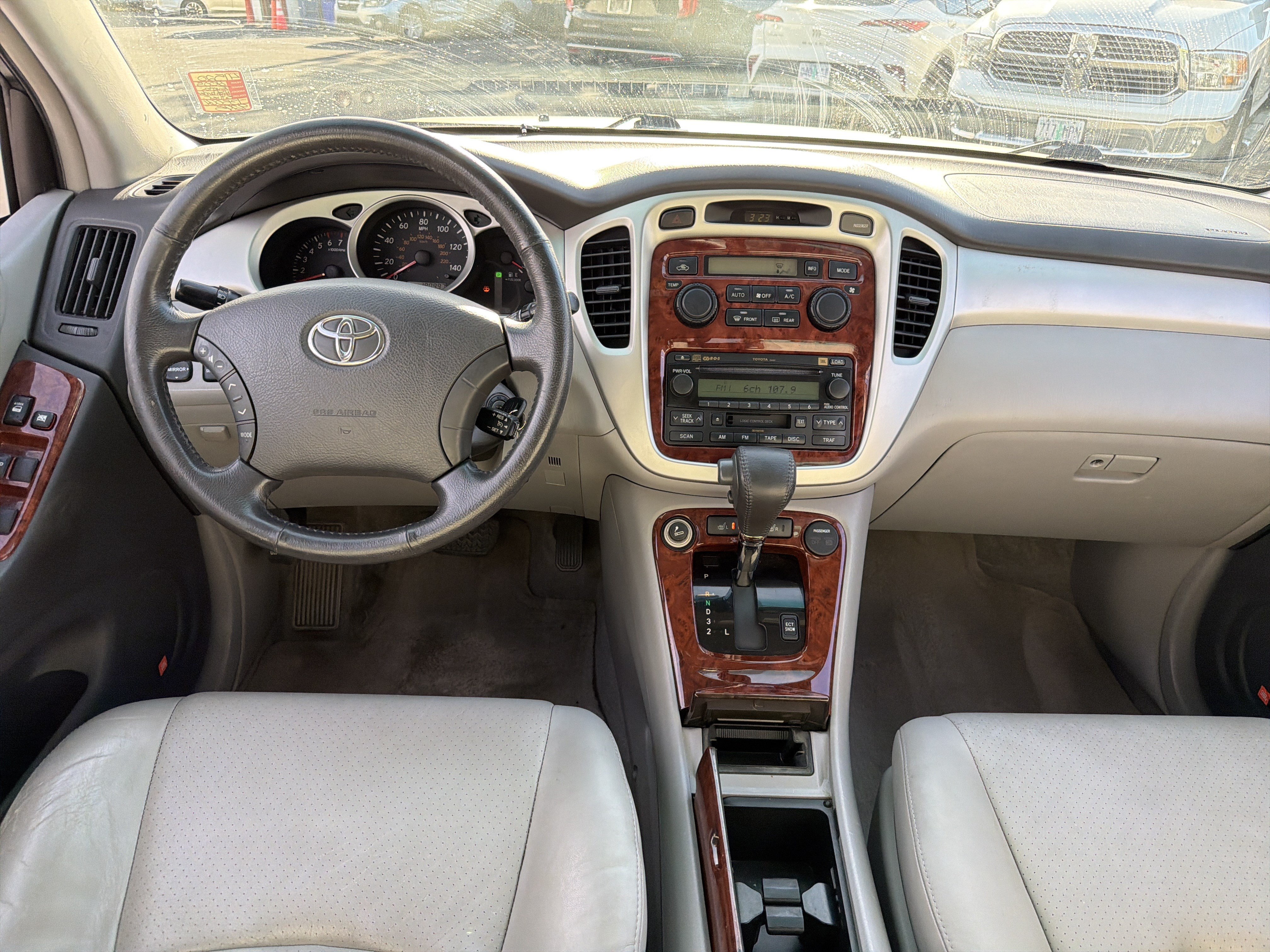 Used 2005 Toyota Highlander 4WD V6 w/ 3rd Row image 10