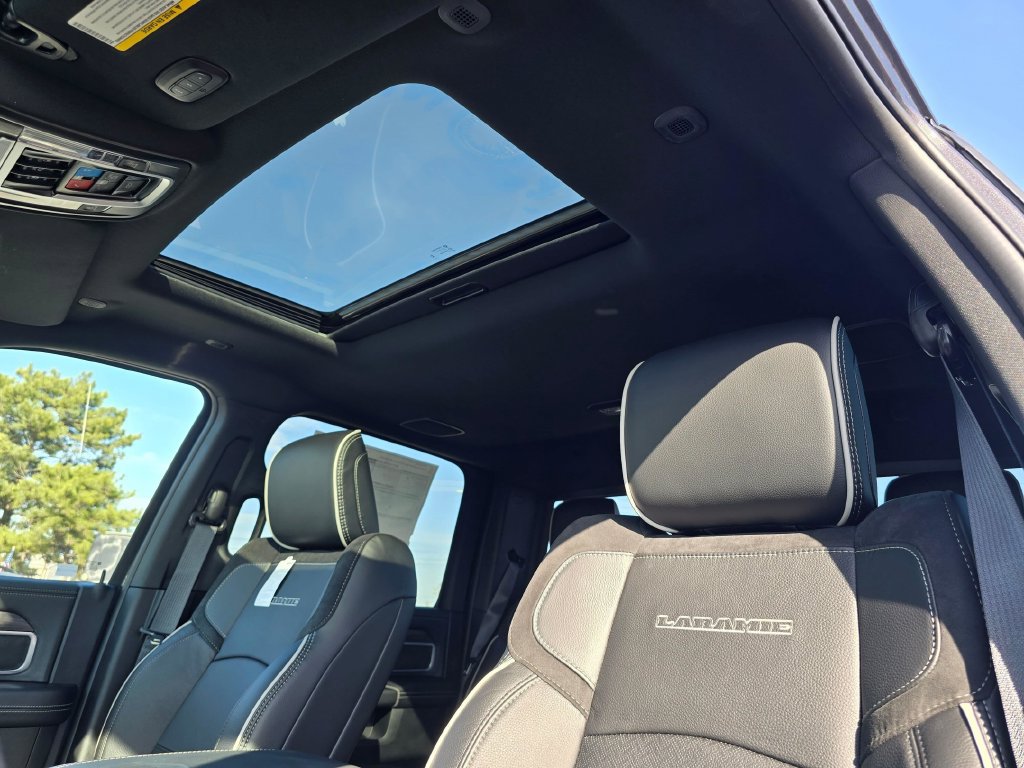 New 2026 RAM 3500 Laramie AWD/4WD image 28