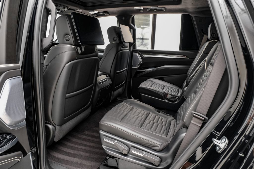 Used 2025 Cadillac Escalade V image 35