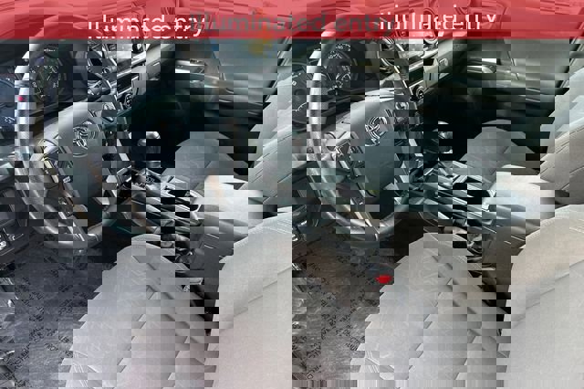 Used 2017 Toyota Tacoma TRD Sport w/ Tow Package image 12