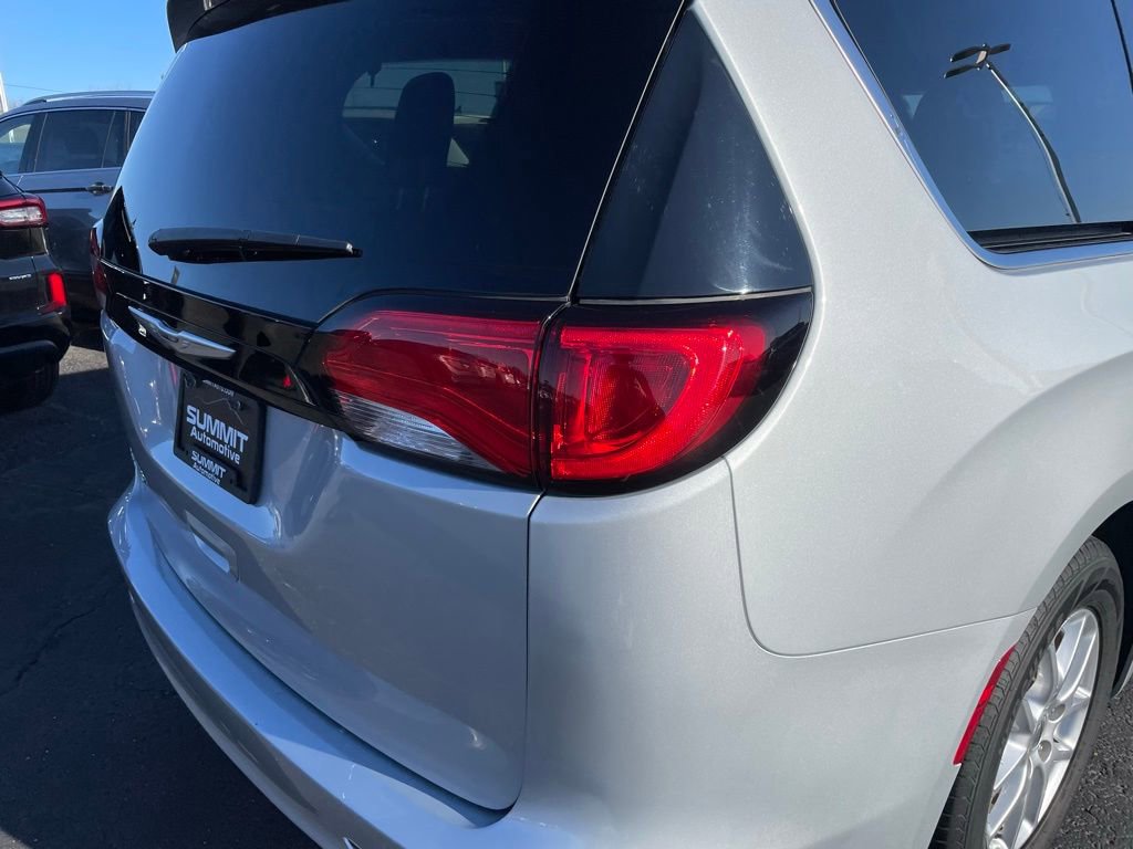 Used 2024 Chrysler Voyager LX image 31