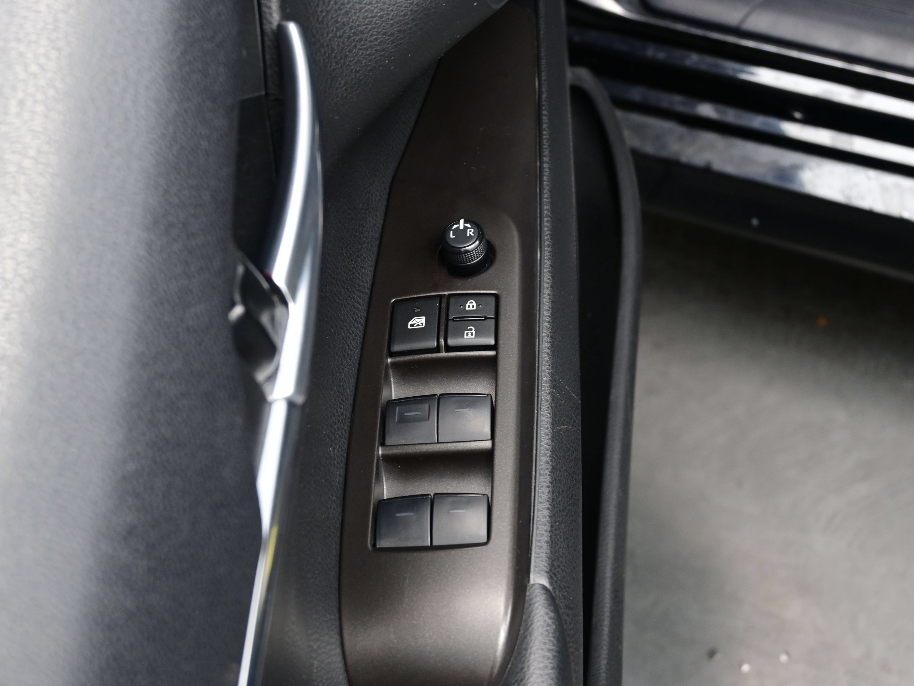 Used 2024 Toyota Camry LE FWD image 10