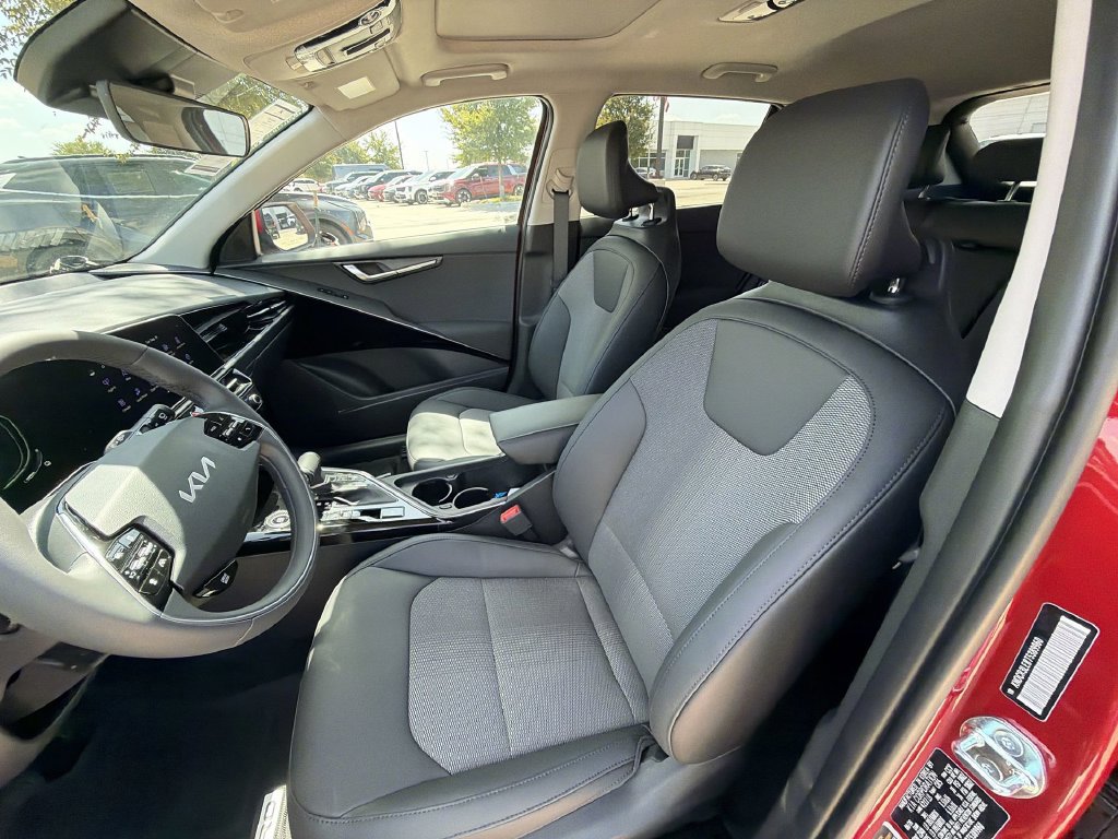 New 2026 Kia Niro EX FWD image 14