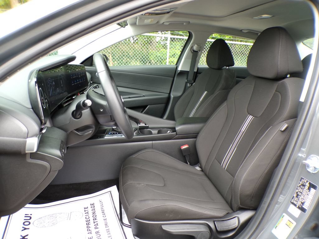 Certified 2025 Hyundai Elantra SEL FWD image 13