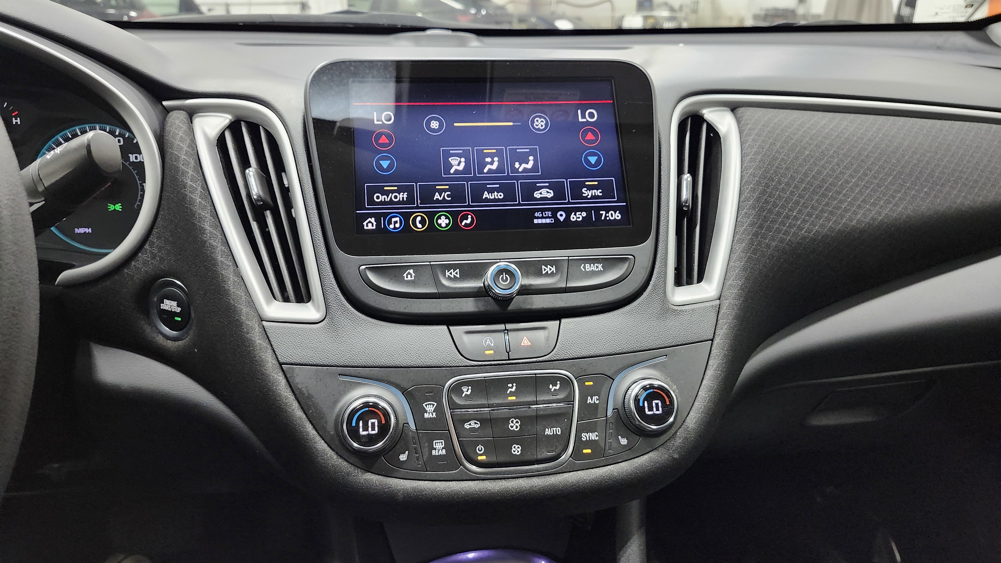 Used 2022 Chevrolet Malibu LT image 32