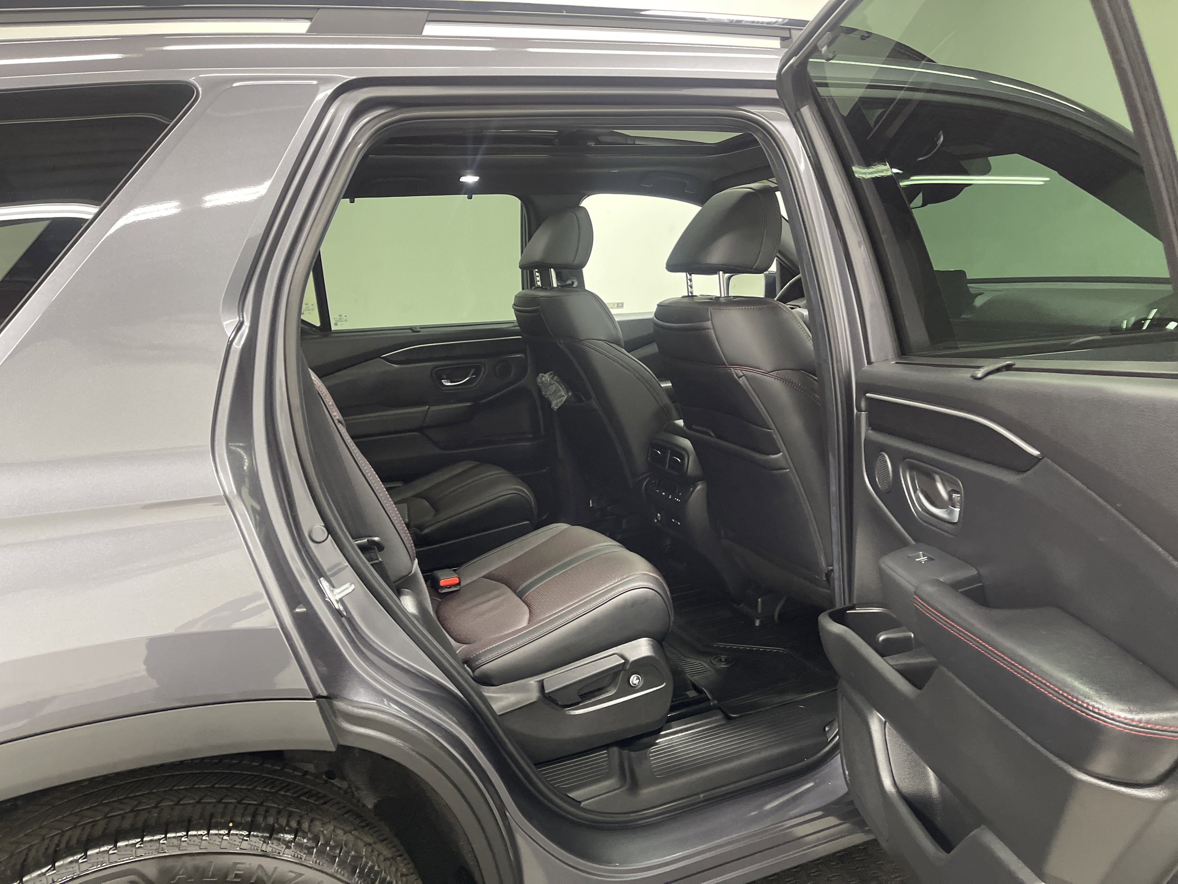 Used 2025 Honda Pilot Black Edition image 21