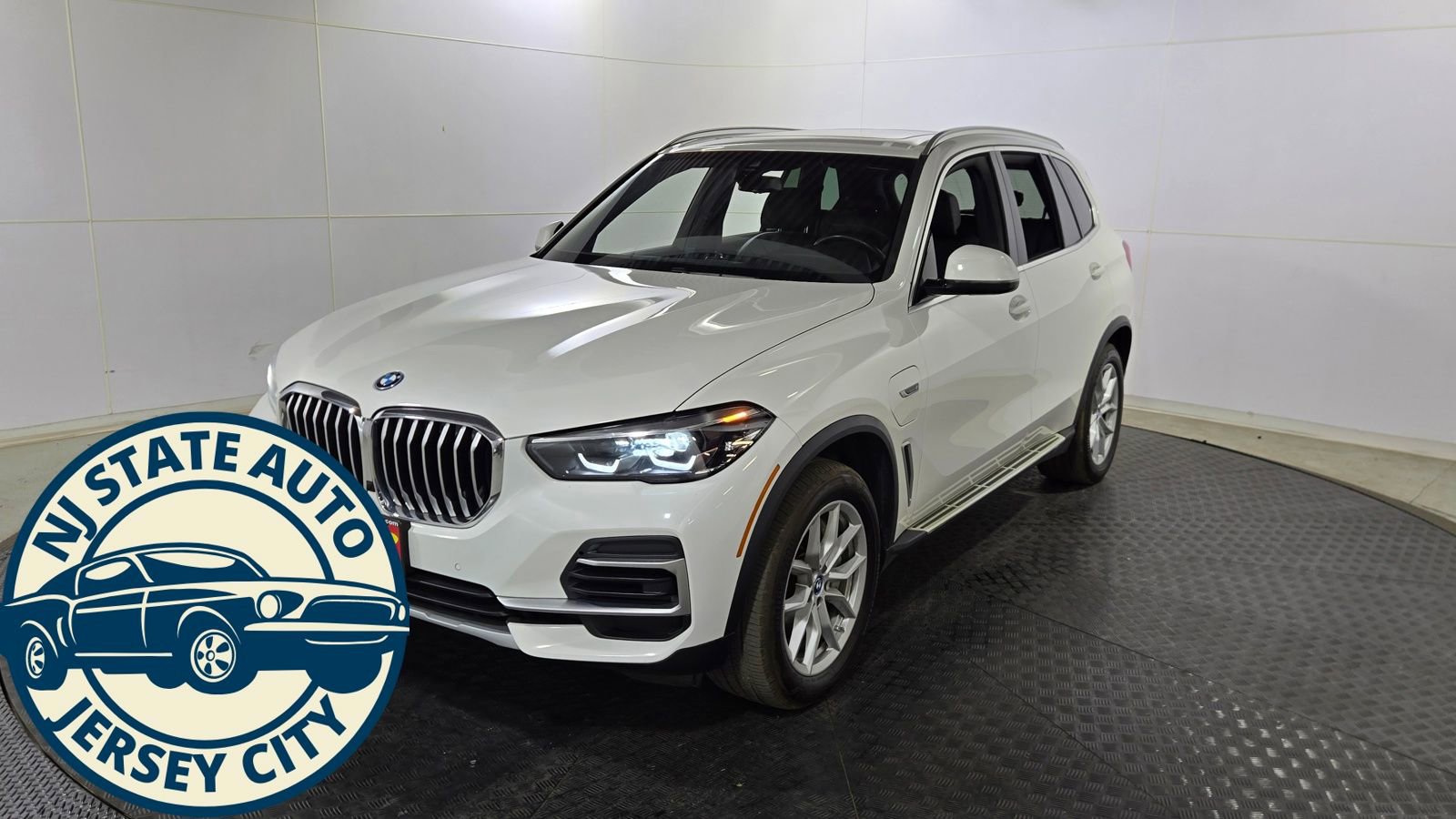 Used 2023 BMW X5 xDrive45e w/ Climate Comfort Package image 3