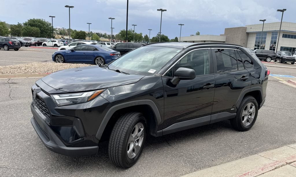 Used 2023 Toyota RAV4 LE AWD/4WD image 4