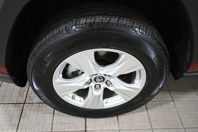 Used 2020 Toyota RAV4 LE image 19