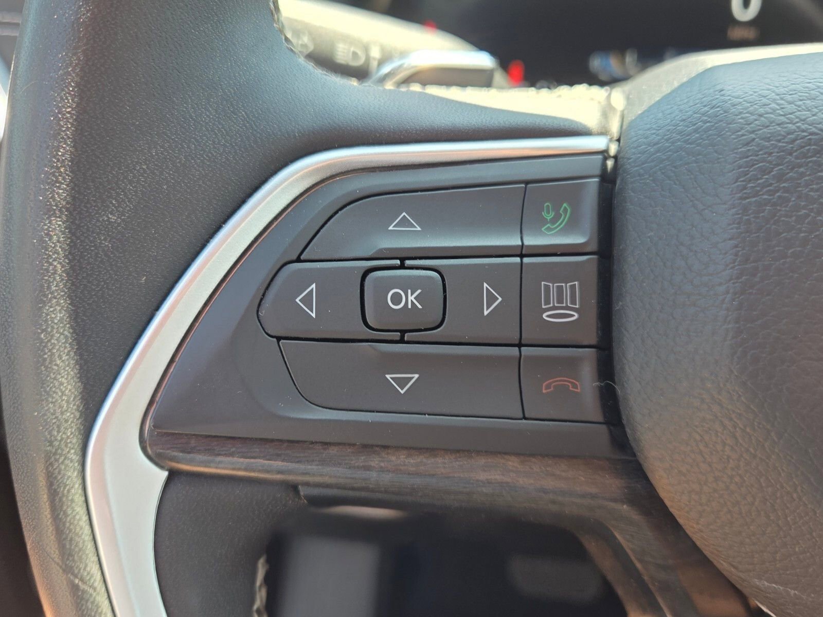 Used 2024 Jeep Grand Cherokee Limited image 27